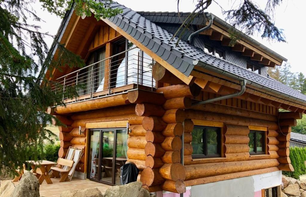 Naturstammhaus Und Zum Brockenbaecker